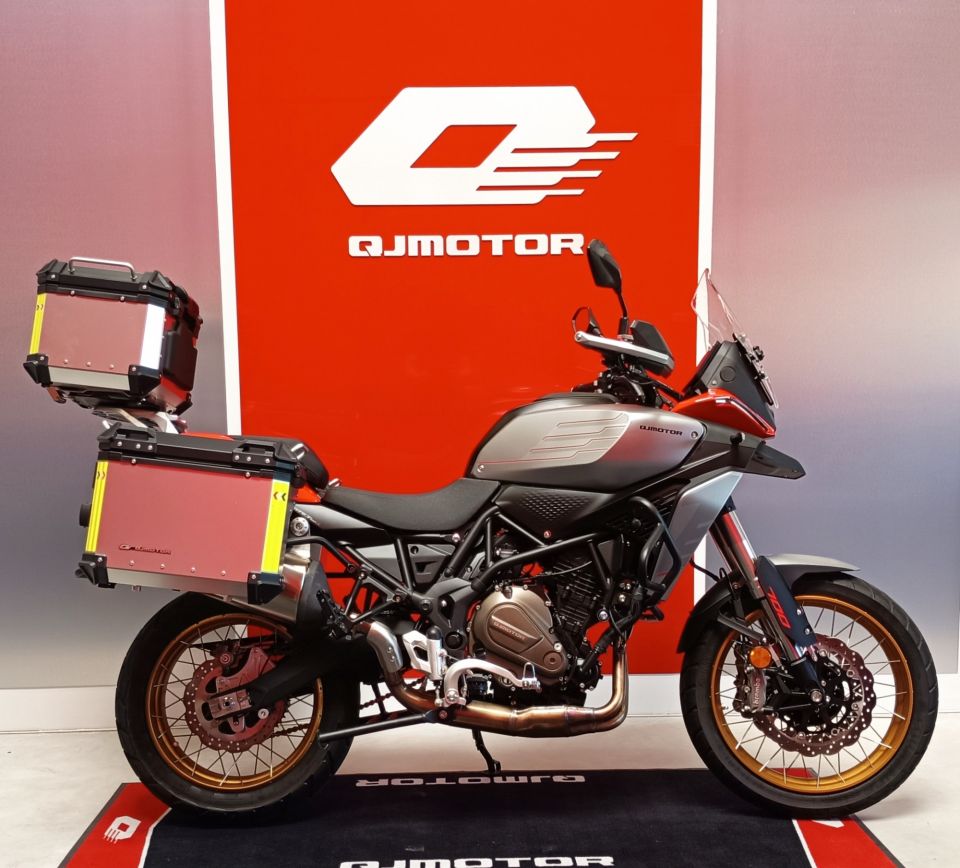 QJ MOTOR SRT 700 X TOURING 4