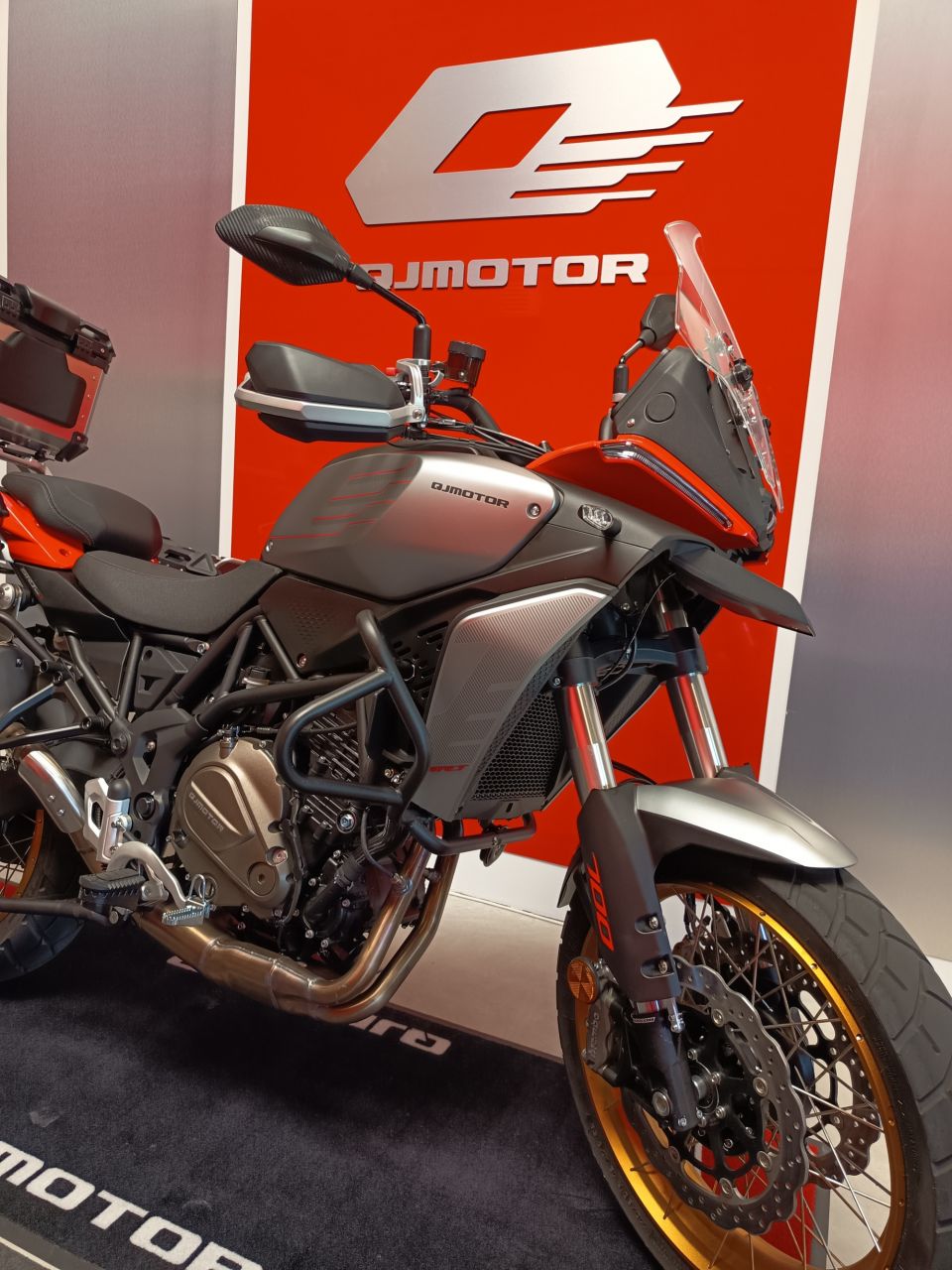 QJ MOTOR SRT 700 X TOURING 4