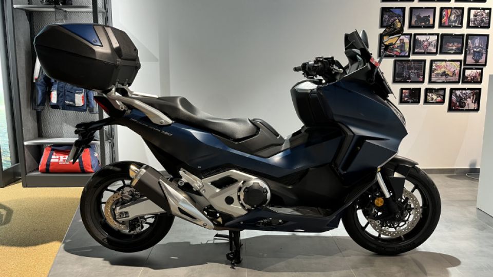 HONDA FORZA 750 4