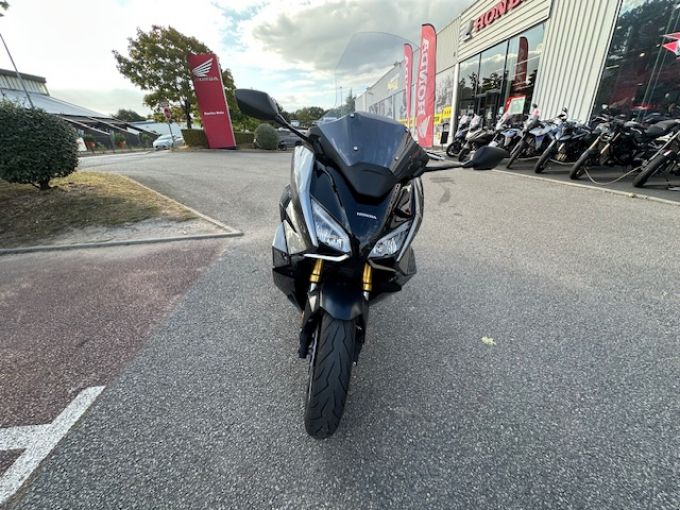 HONDA FORZA 750 4