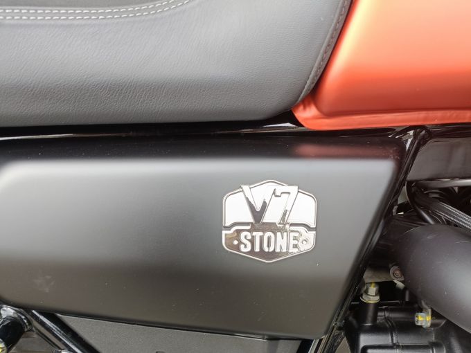 MOTO GUZZI V7 STONE 850 cm3 1ER MAIN REVISEE 4
