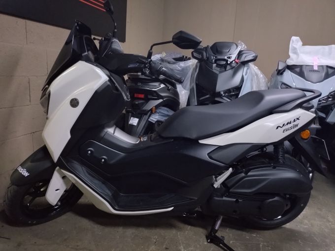 YAMAHA NMAX 125 4