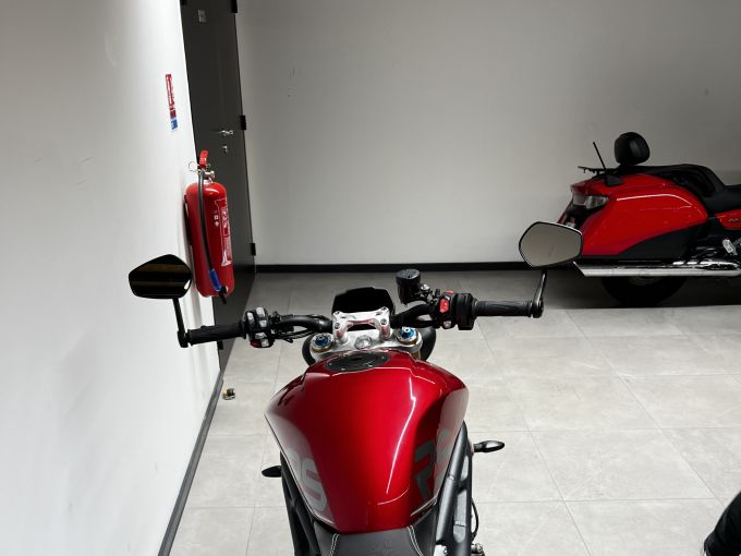 TRIUMPH SPEED TRIPLE 1200 RS 4