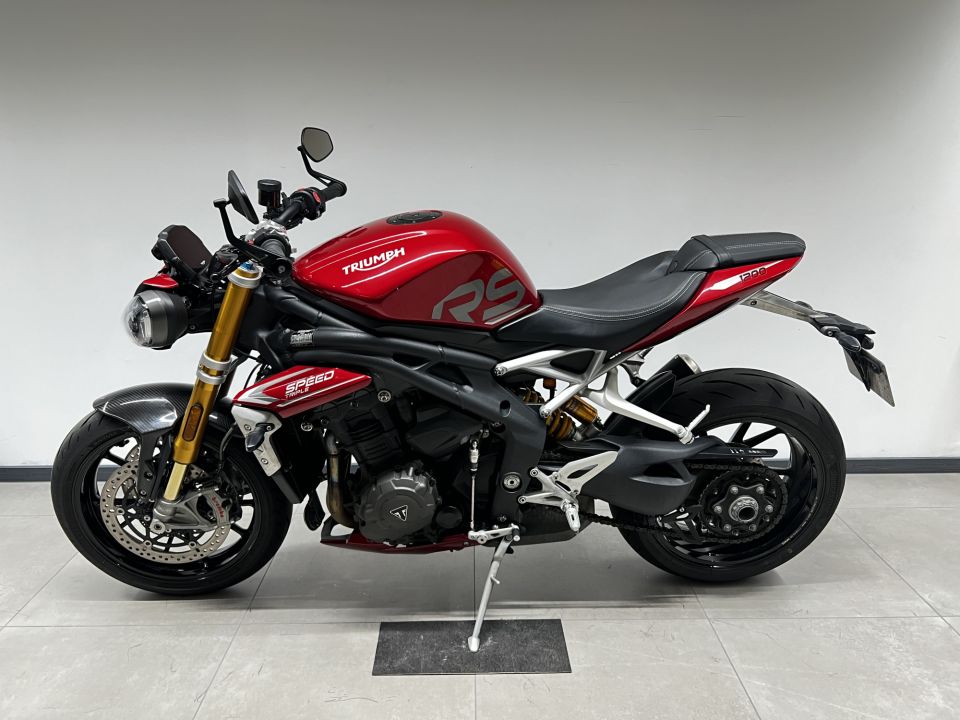 TRIUMPH SPEED TRIPLE 1200 RS 4