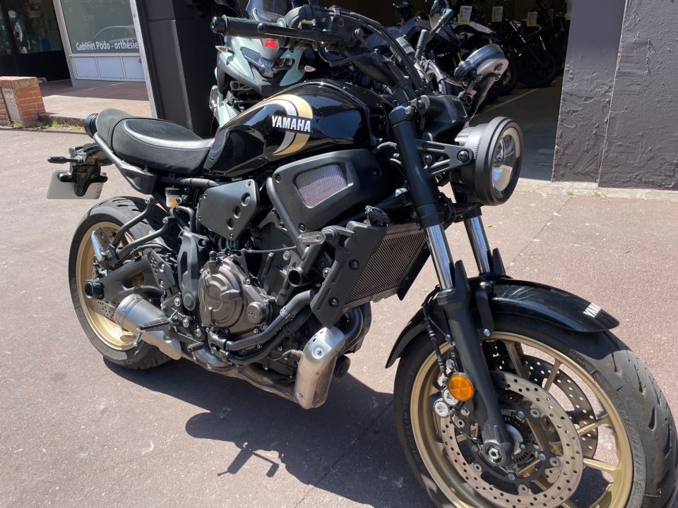 YAMAHA XSR 700 ABS 4