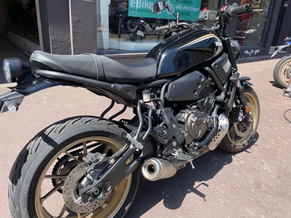 YAMAHA XSR 700 ABS 4