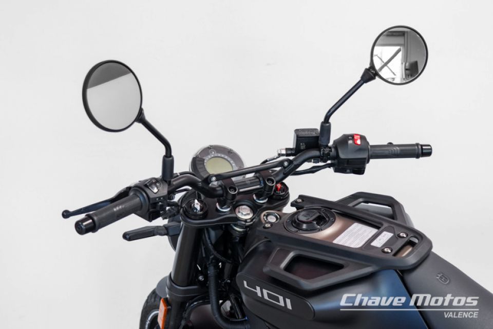 HUSQVARNA SVARTPILEN 401 4