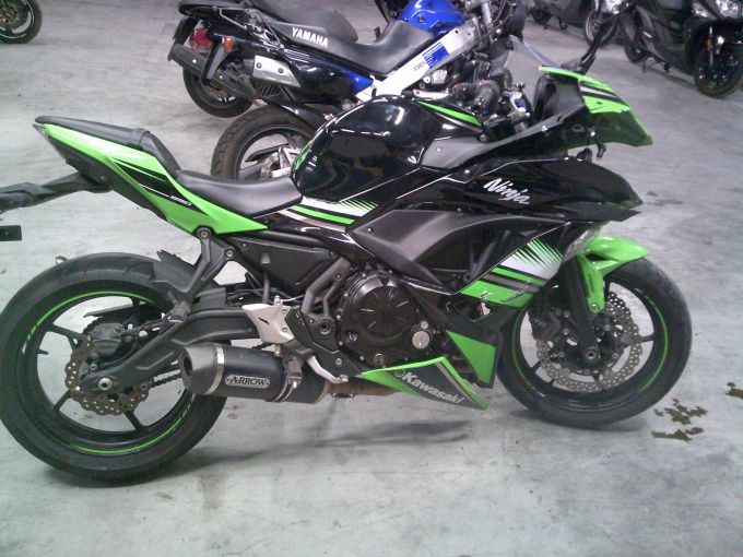 KAWASAKI NINJA 650 4