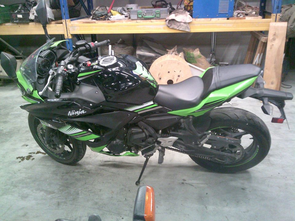 KAWASAKI NINJA 650 4