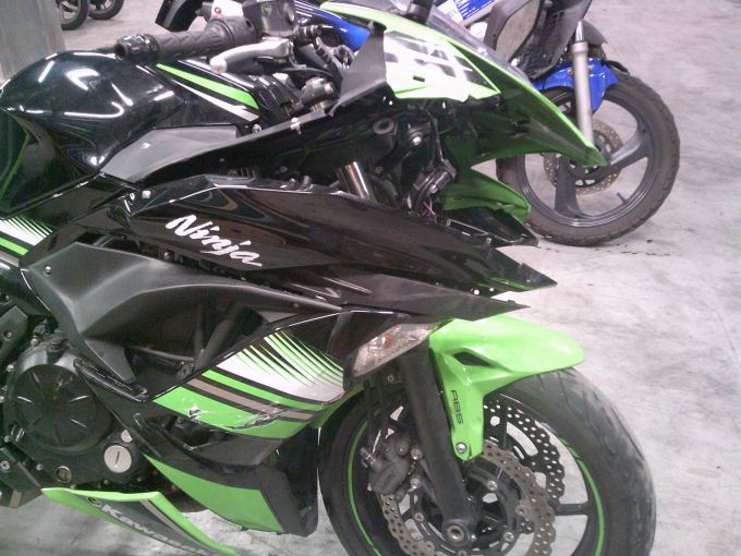 KAWASAKI NINJA 650 4