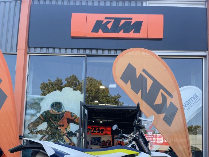 HUSQVARNA 701 SUPERMOTO 4