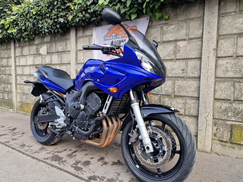 YAMAHA FZ6 600 FAZER 4