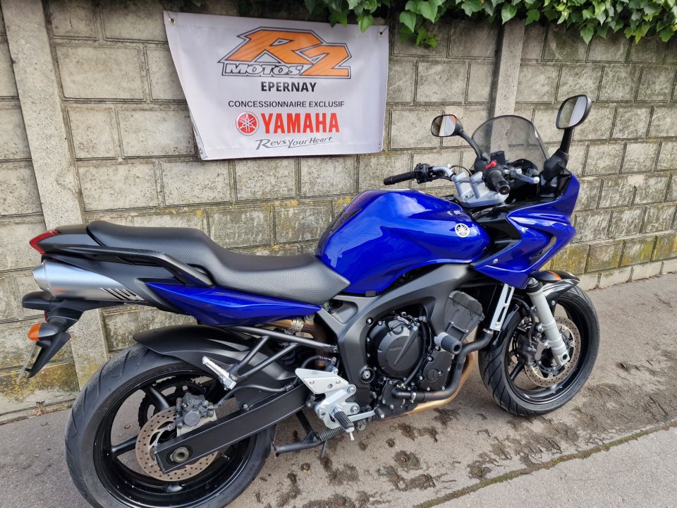 YAMAHA FZ6 600 FAZER 4