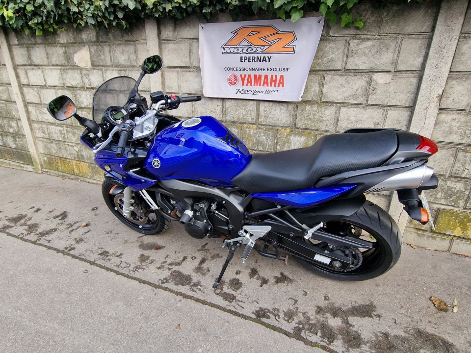 YAMAHA FZ6 600 FAZER 4