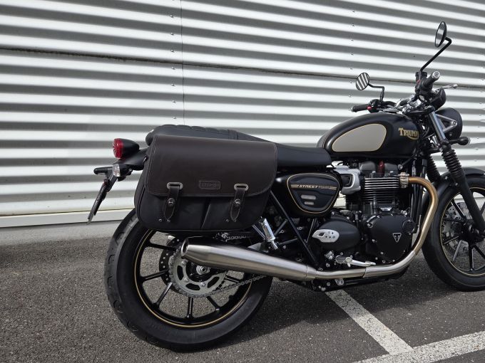TRIUMPH STREET TWIN 900 GOLD LINE 4