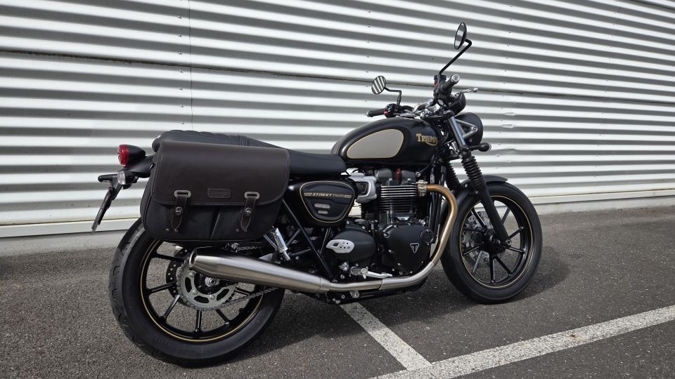 TRIUMPH STREET TWIN 900 GOLD LINE 4