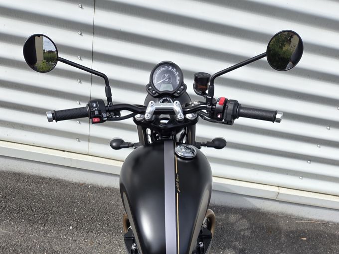 TRIUMPH STREET TWIN 900 GOLD LINE 4