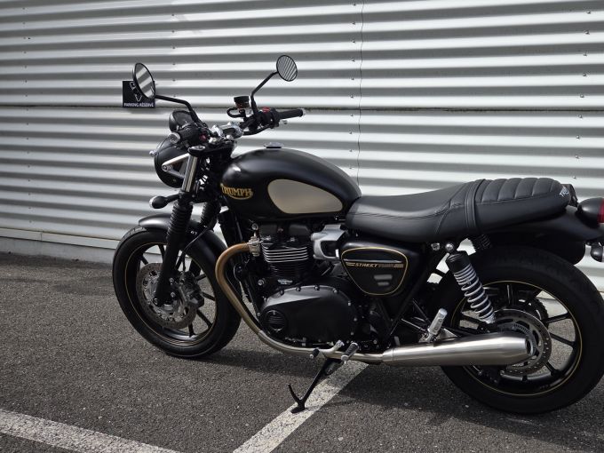 TRIUMPH STREET TWIN 900 GOLD LINE 4