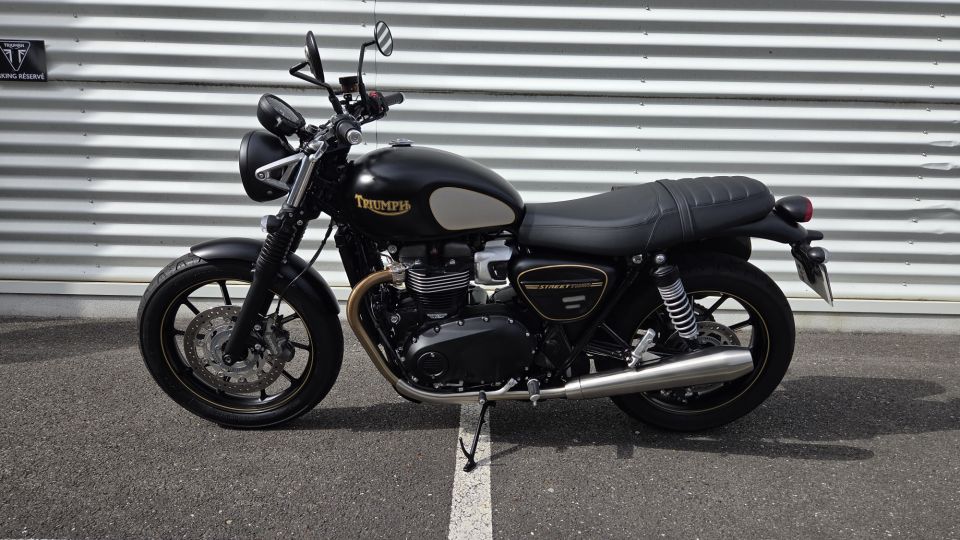 TRIUMPH STREET TWIN 900 GOLD LINE 4