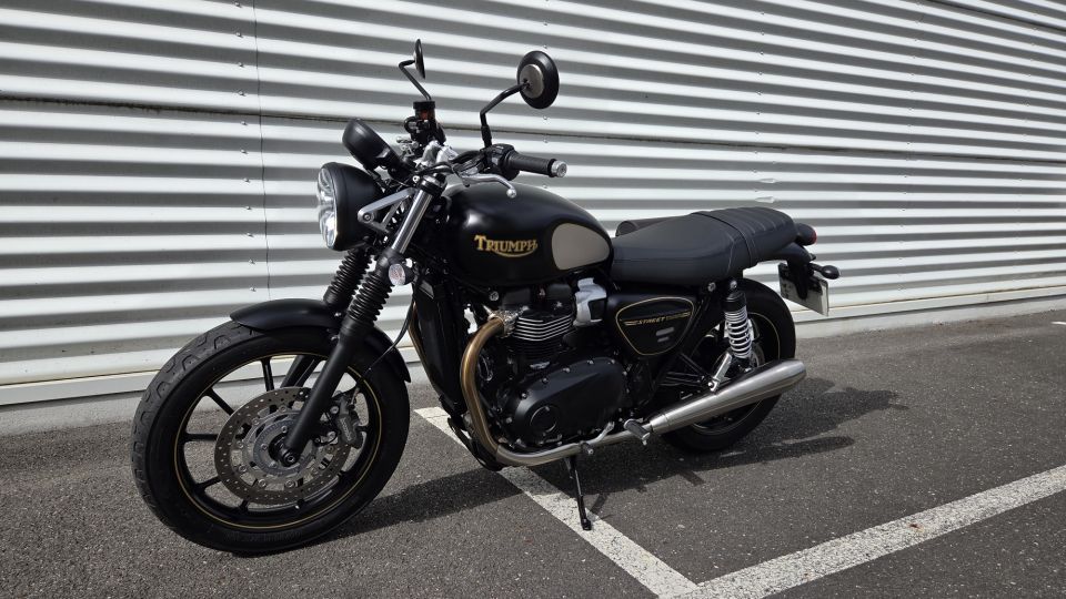 TRIUMPH STREET TWIN 900 GOLD LINE 4
