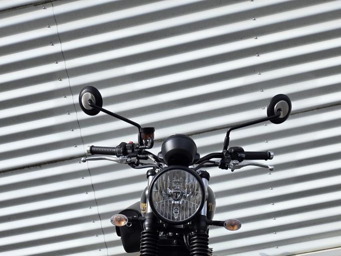 TRIUMPH STREET TWIN 900 GOLD LINE 4
