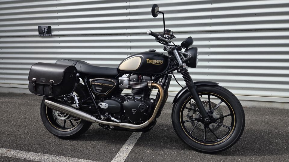 TRIUMPH STREET TWIN 900 GOLD LINE 4