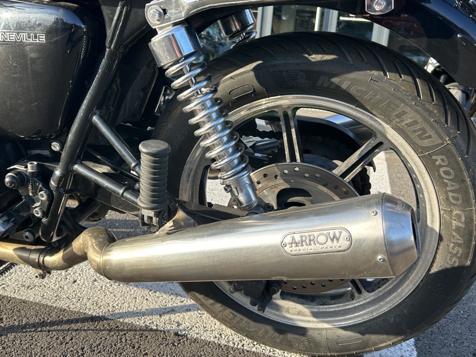 TRIUMPH BONNEVILLE 865 T100 4