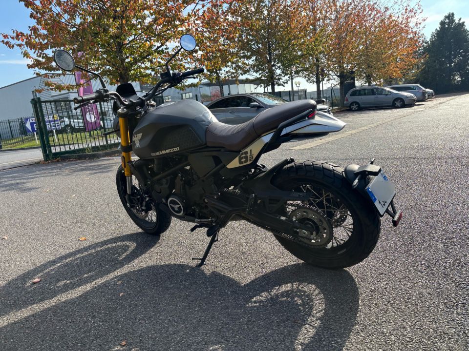 MOTO MORINI SEIEMMEZZO SCR 650 4