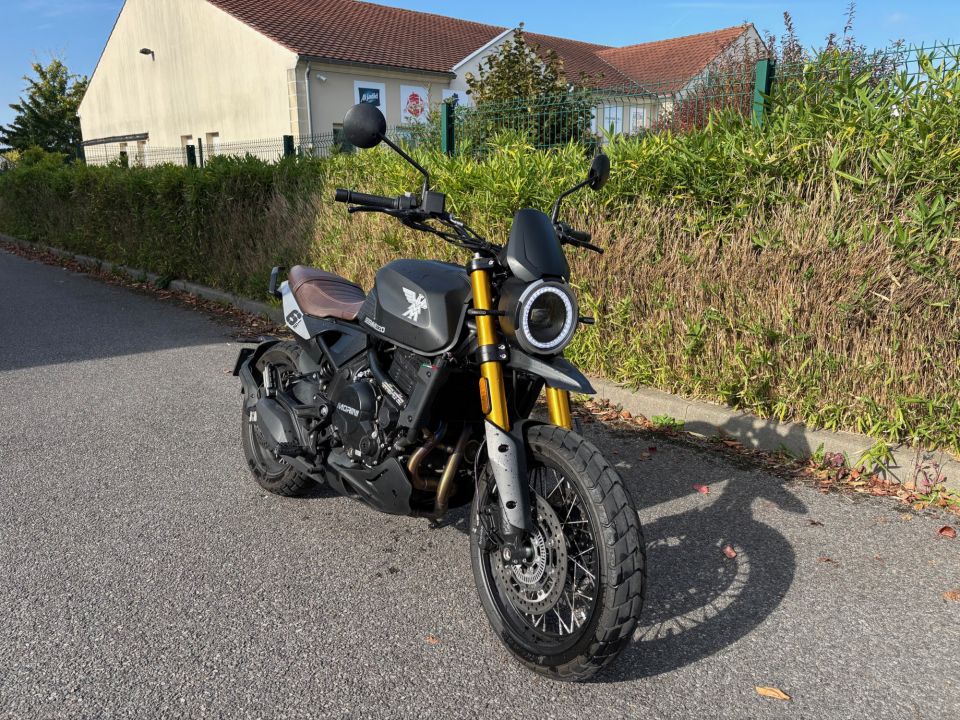 MOTO MORINI SEIEMMEZZO SCR 650 4