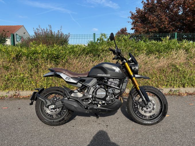 MOTO MORINI SEIEMMEZZO SCR 650 4