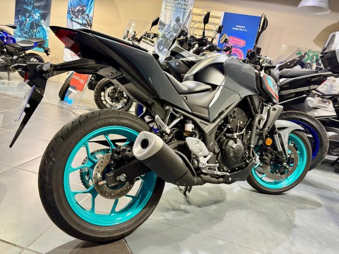 YAMAHA MT-03 4