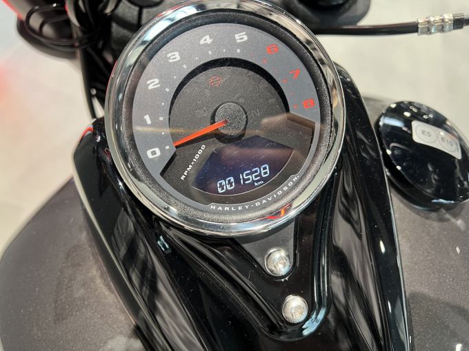 HARLEY-DAVIDSON SOFTAIL FAT BOB 1800 4