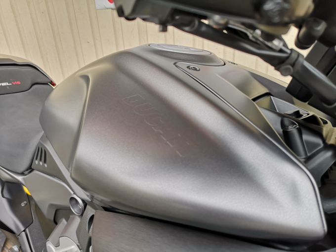 DUCATI DIAVEL V4 4