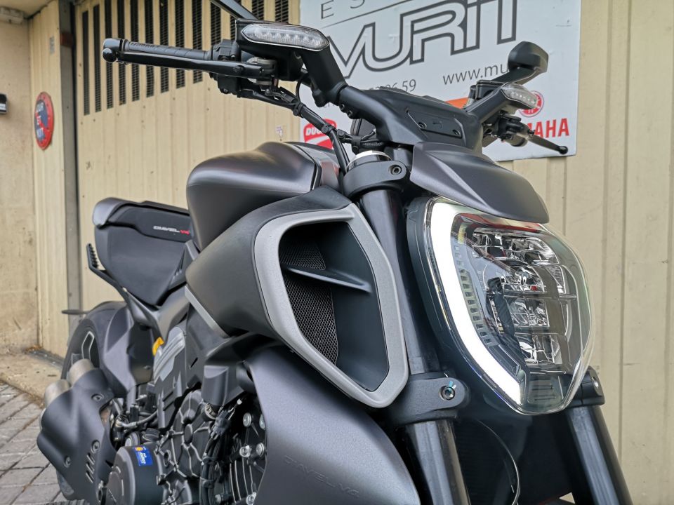 DUCATI DIAVEL V4 4