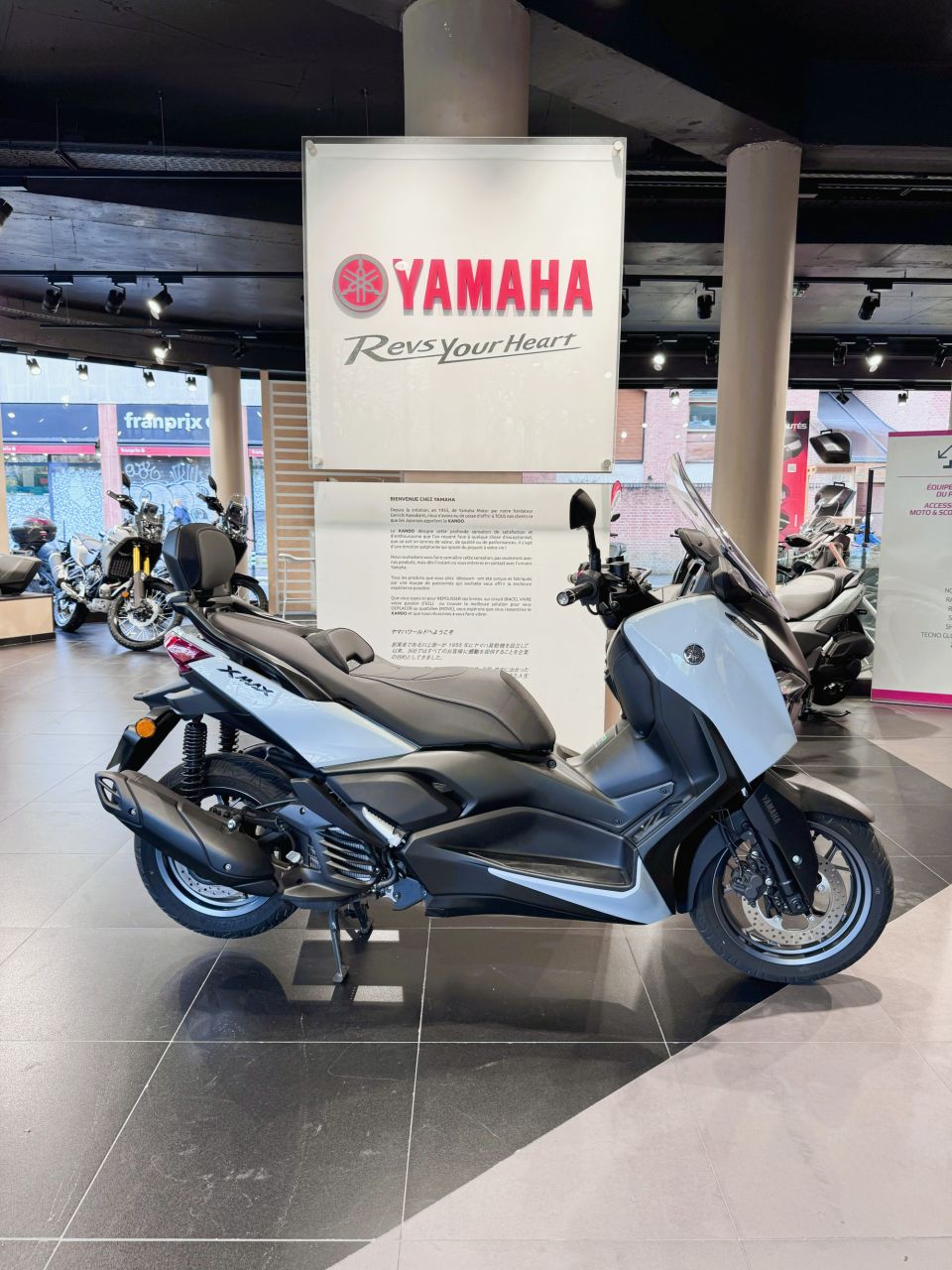YAMAHA XMAX 125 TECH MAX 4
