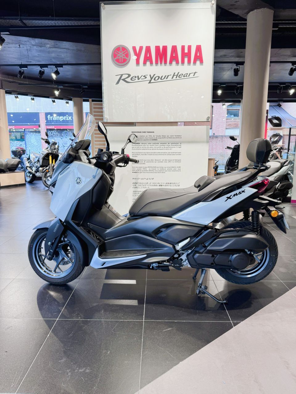 YAMAHA XMAX 125 TECH MAX 4