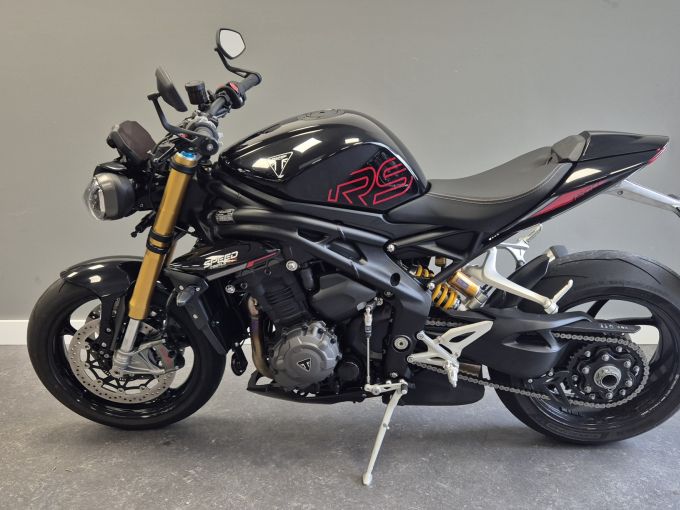 TRIUMPH SPEED TRIPLE 1200 RS 4