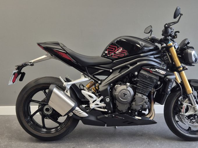 TRIUMPH SPEED TRIPLE 1200 RS 4