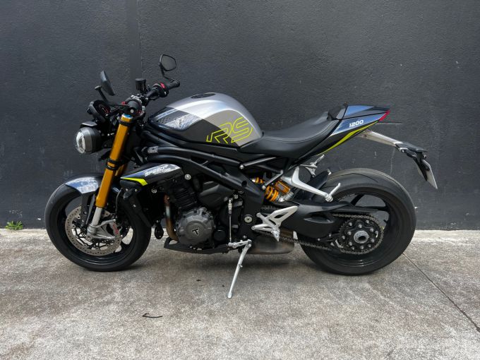TRIUMPH SPEED TRIPLE 1200 RS 4