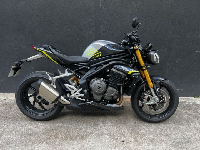 TRIUMPH SPEED TRIPLE 1200 RS 4