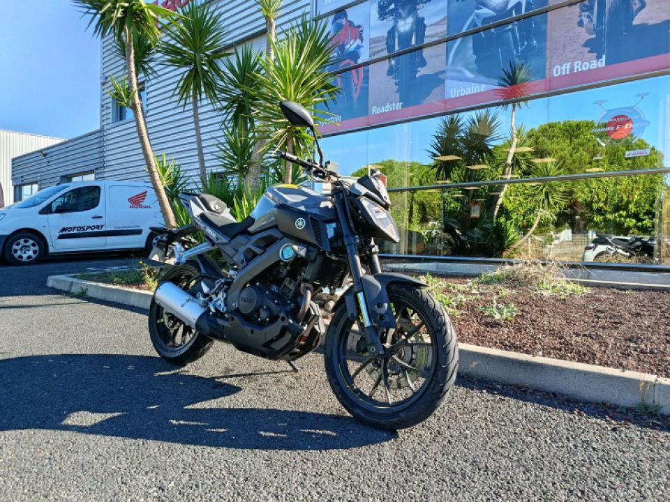 YAMAHA MT-125 4