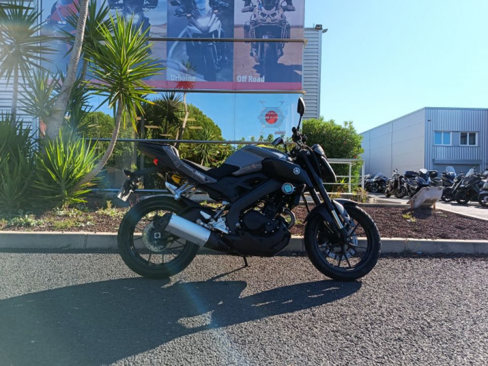 YAMAHA MT-125 4