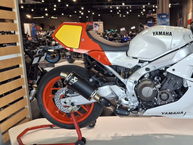 YAMAHA XSR 900 GP 4