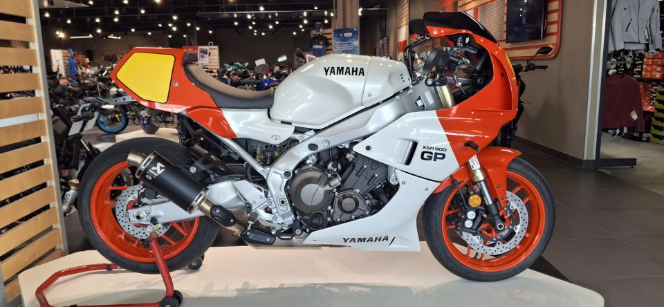 YAMAHA XSR 900 GP 4