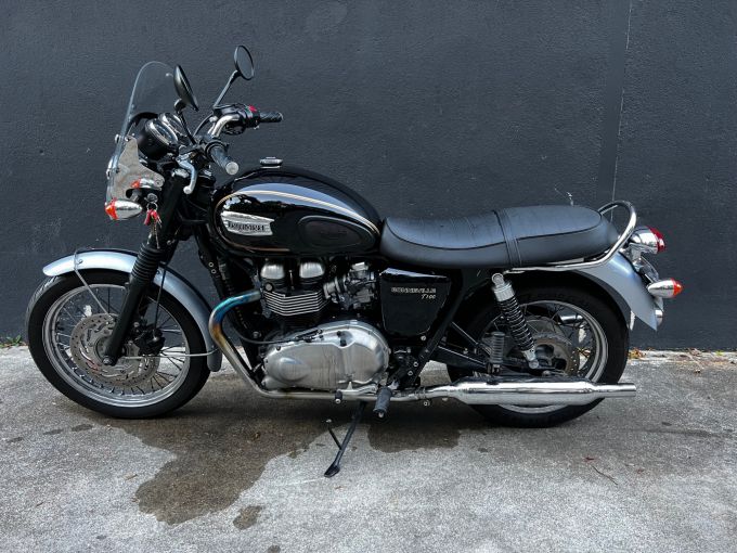 TRIUMPH BONNEVILLE 865 SE 4