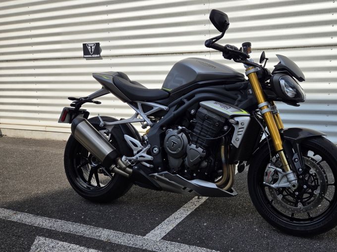 TRIUMPH SPEED TRIPLE 1200 RS 4