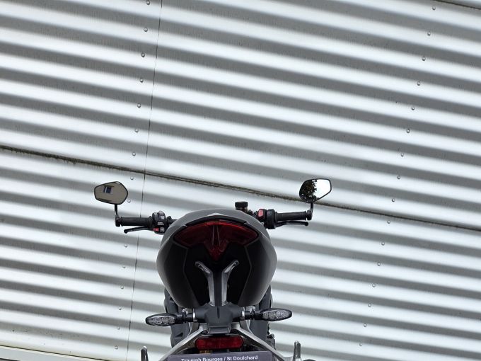 TRIUMPH SPEED TRIPLE 1200 RS 4