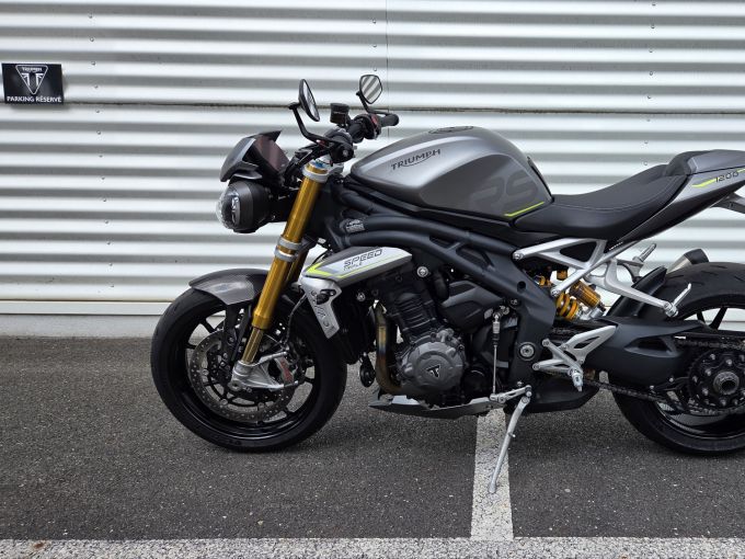 TRIUMPH SPEED TRIPLE 1200 RS 4
