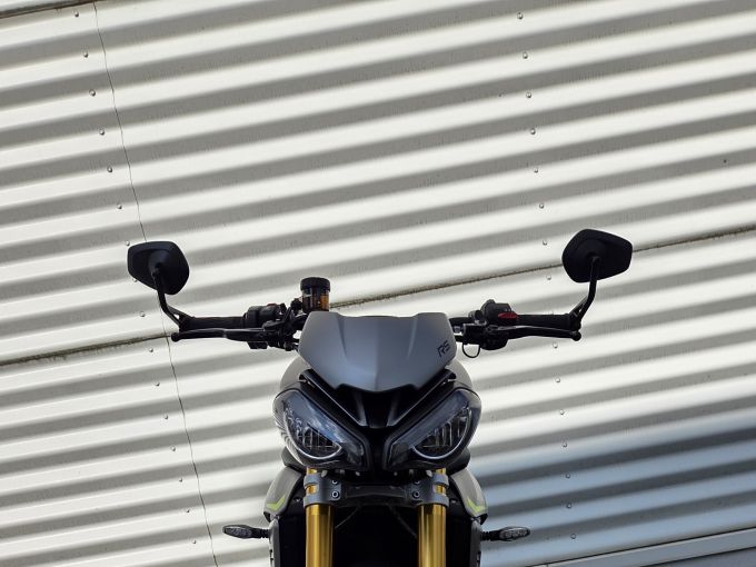 TRIUMPH SPEED TRIPLE 1200 RS 4