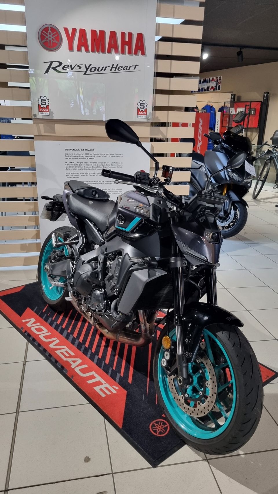 YAMAHA MT-09  Y-AMT 4
